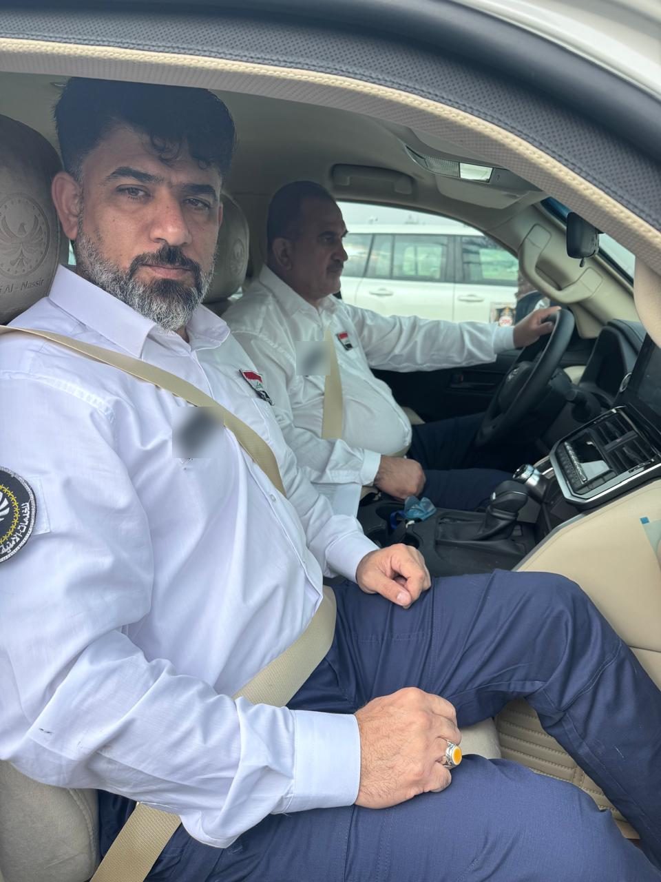 سائقا فريق الحماية جاهزان للتحرّك