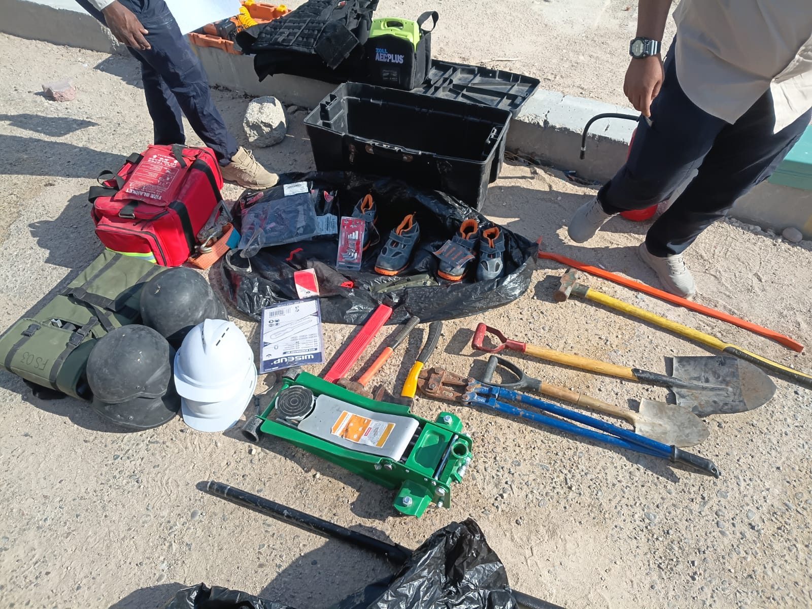 Vehicle recovery and safety kit